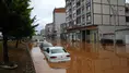 Doğu Karadeniz'de sel felaketi: Rize'de evler boşaltıldı, araçlar sular altında kaldı