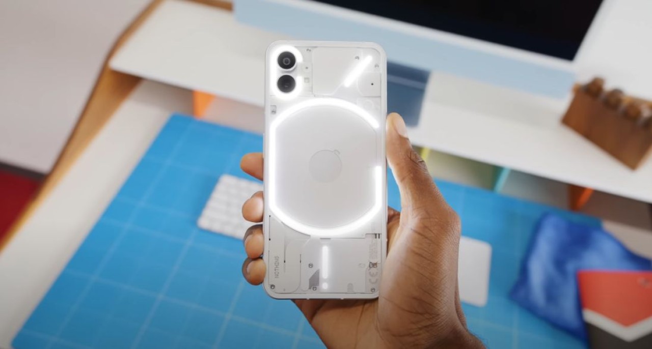 Tasarımıyla dikkat çeken Nothing Phone (1) resmen tanıtıldı!