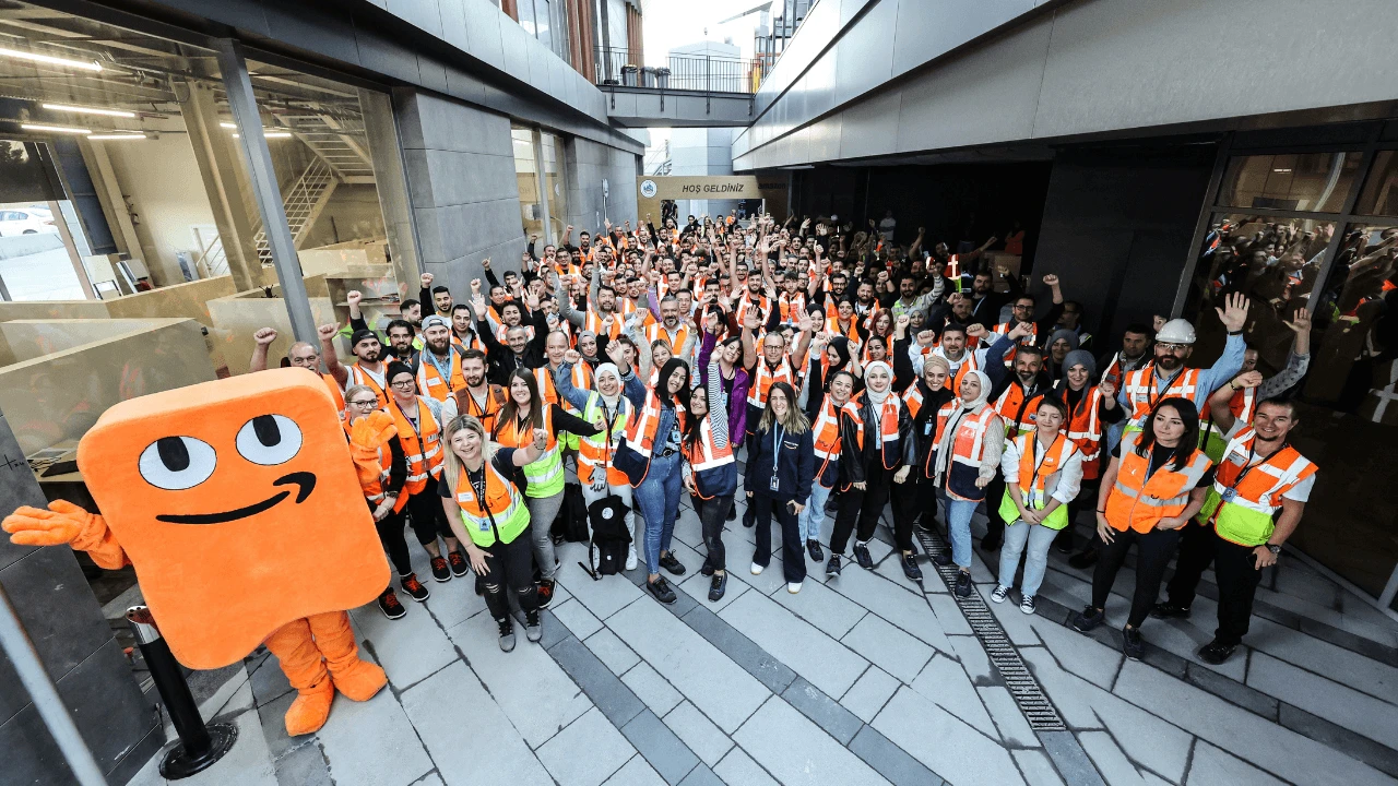 Amazon,  Türkiye’deki ilk lojistik üssünü açtı! 1000'den fazla yeni istihdam yaratacak