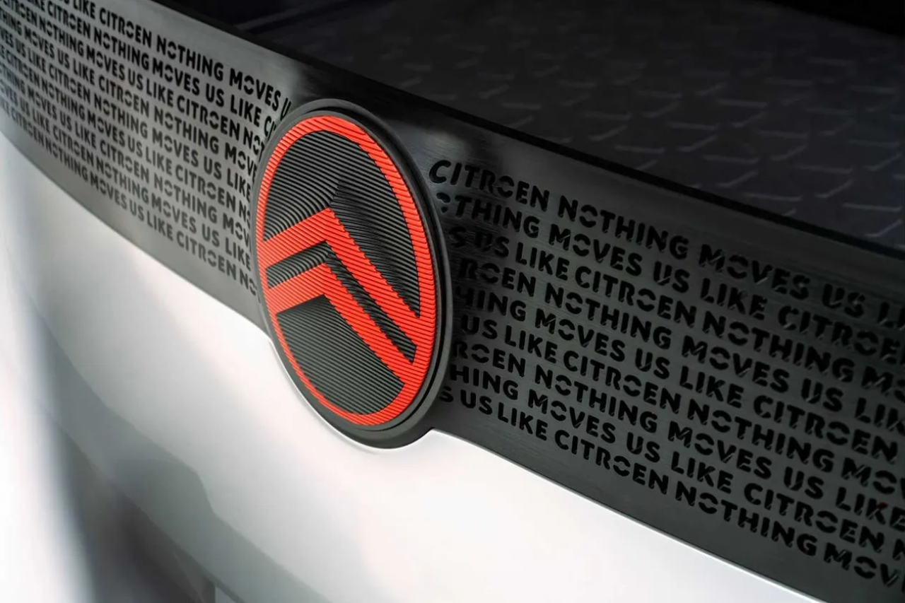 Citroen'in yeni logosu ve sloganı tanıtıldı! Rengarenk olacak