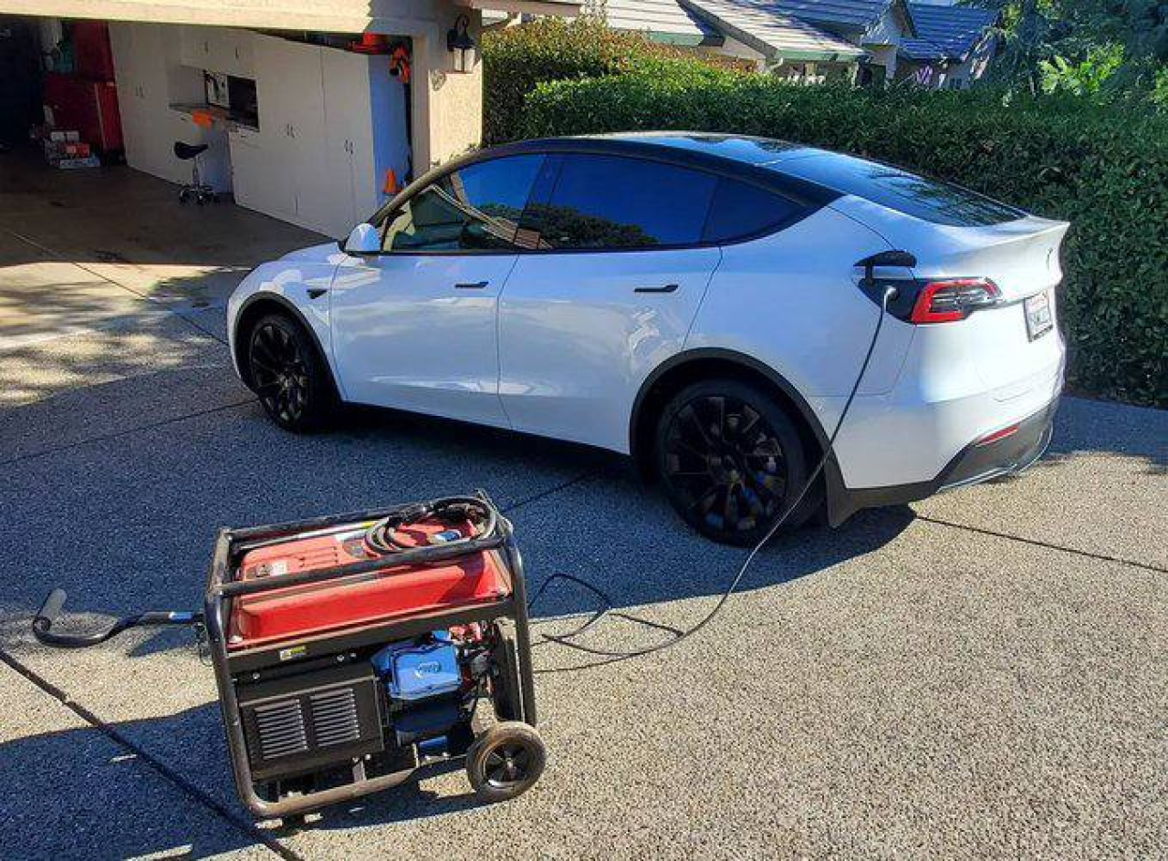 ABD'deki elektrik krizi sonrası gündem Tesla araçlar: Jeneratör ile şarj ettiler