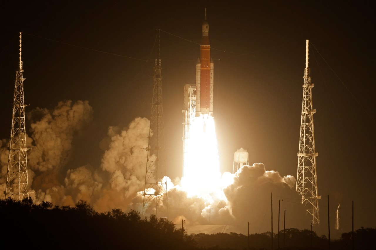 İnsanlık Ay'a dönüyor: Artemis 1 roketi fırlatıldı - VİDEO