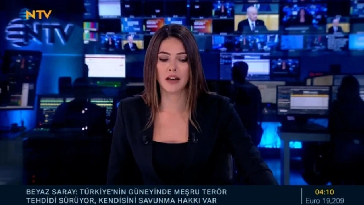 NTV spikeri Buse Yıldırım depreme canlı yayında yakalandı - VİDEO