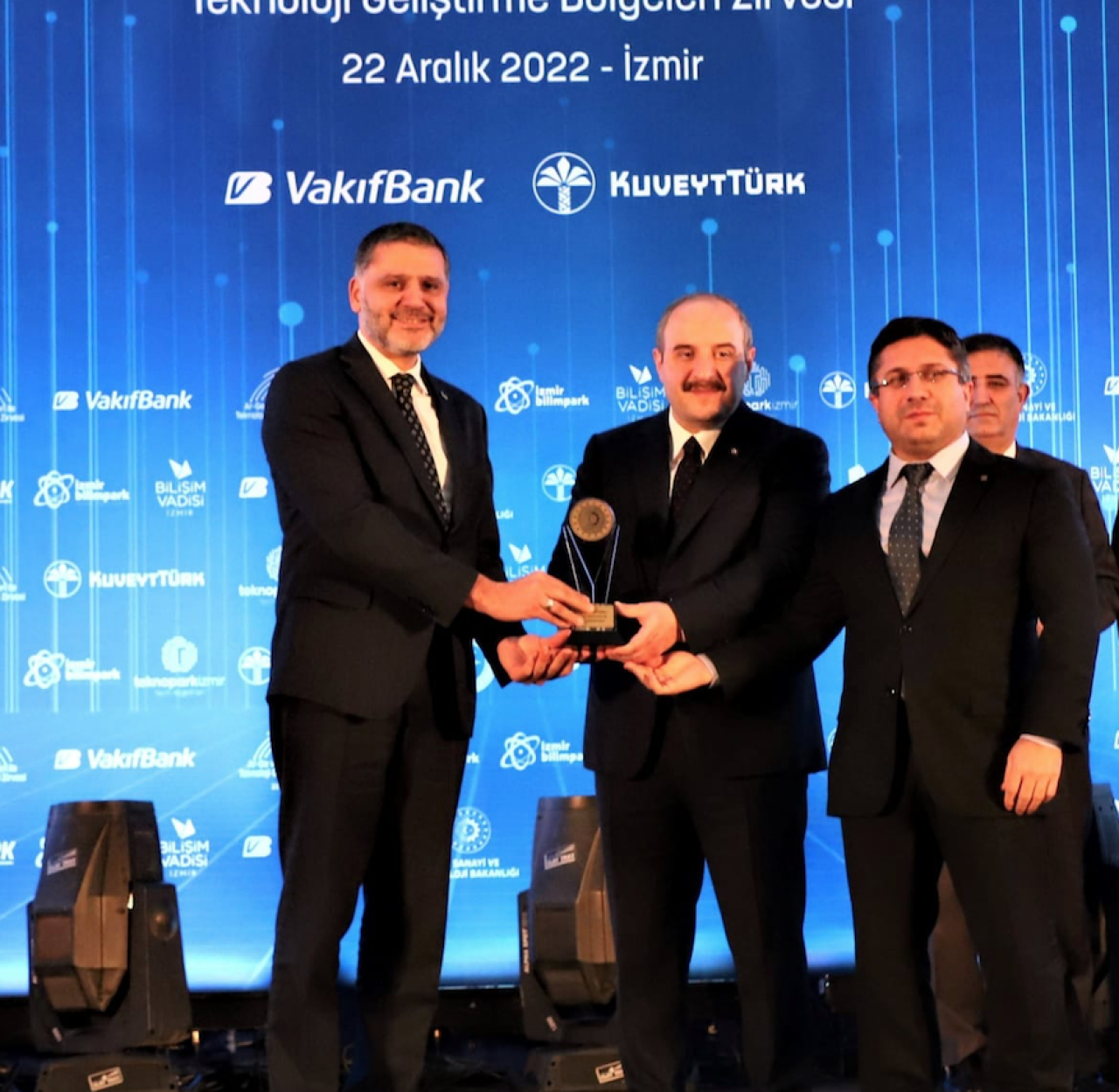 Teknopark İstanbul 3’ncü kez en iyi teknoloji geliştirme bölgesi oldu!