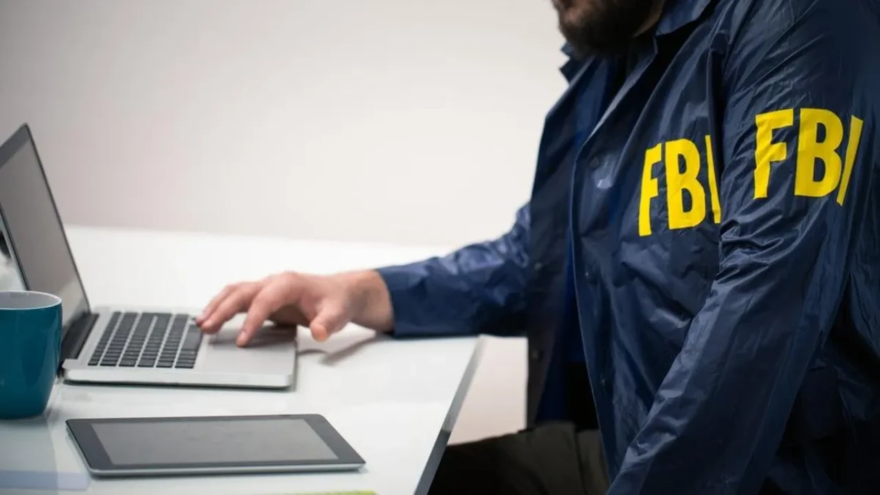 FBI tüm kullanıcıları uyardı: "Reklam engelleyici kullanın"