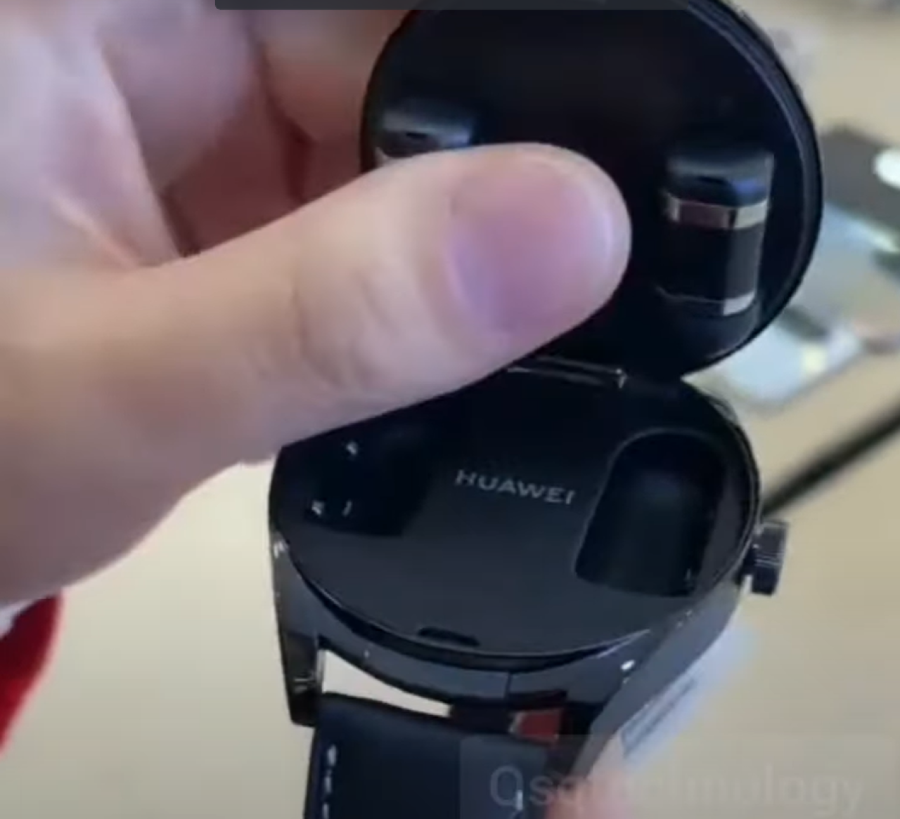 Huawei,  yeni akıllı saatinin içine kablosuz kulaklık sakladı!