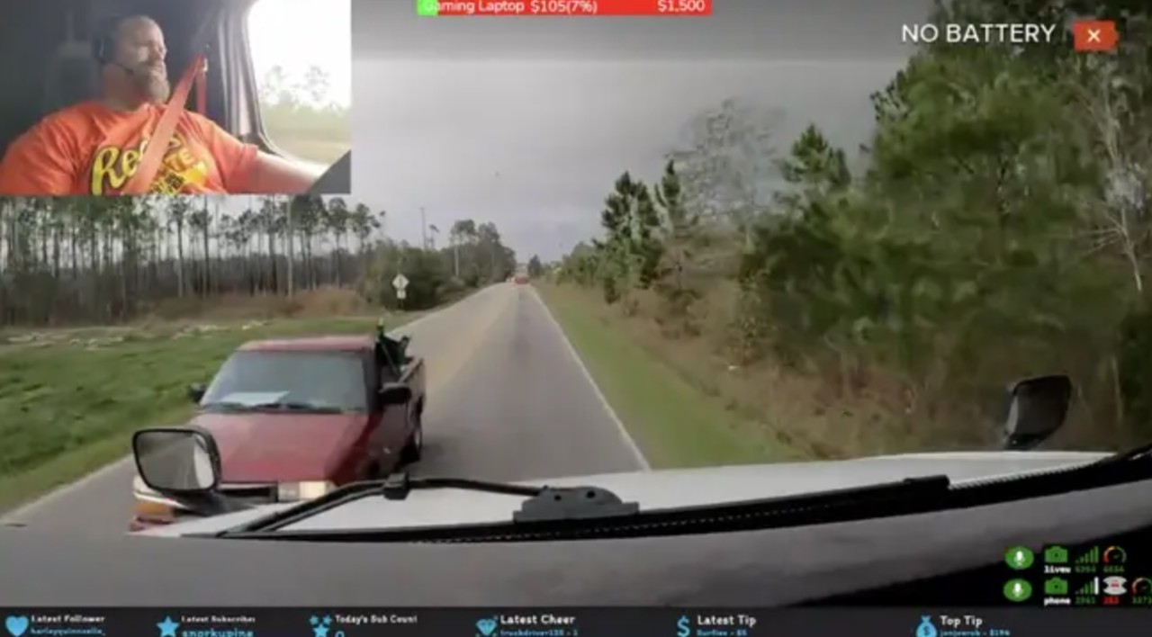 Twitch yayıncısı kamyon şoförü canlı yayında kaza yaptı - O anlar viral oldu VİDEO