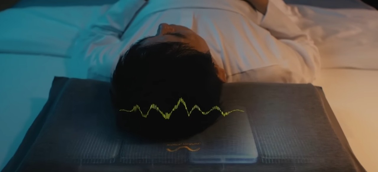 Horlamayı algılayan ve başınızı otomatik olarak ayarlayan yastık