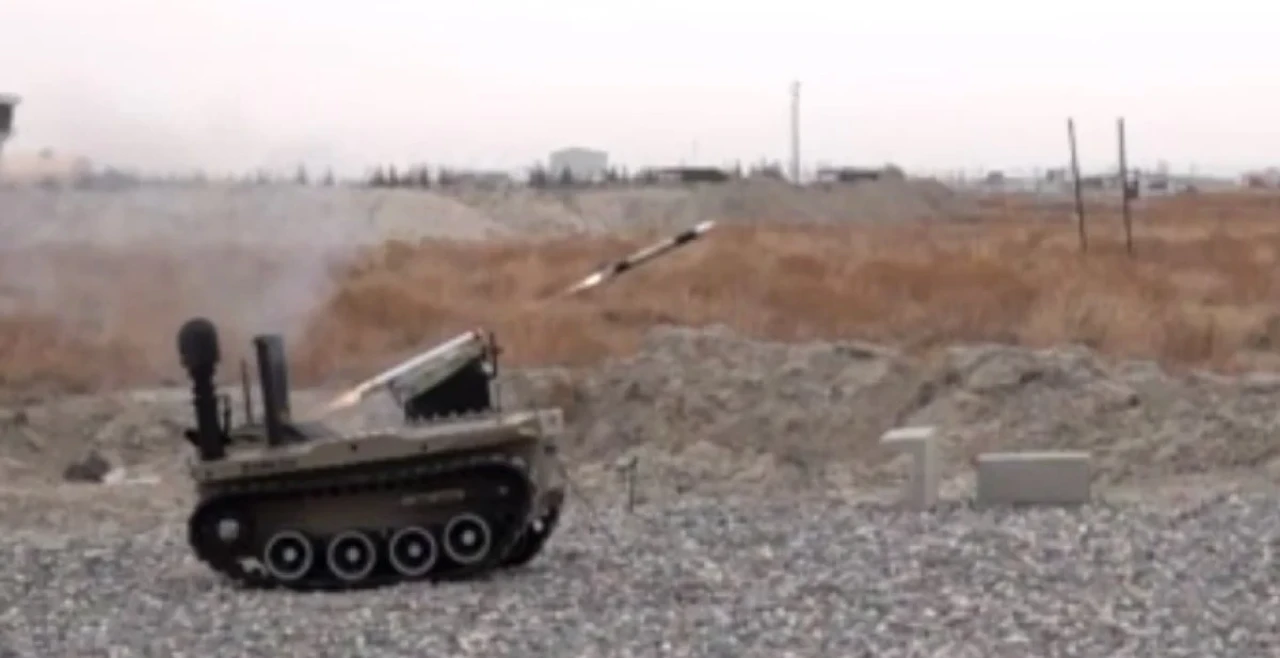 Türkiye tarafından geliştirilen insansız kara aracı Barkan,  ilk füzesini attı!