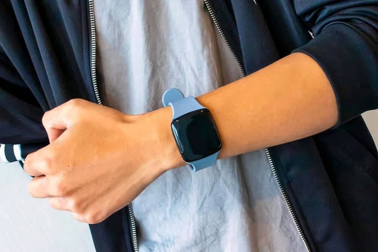 Apple Watch takıyormuş gibi hava atmak isteyenler için saati bile göstermeyen 'Stone Watch'