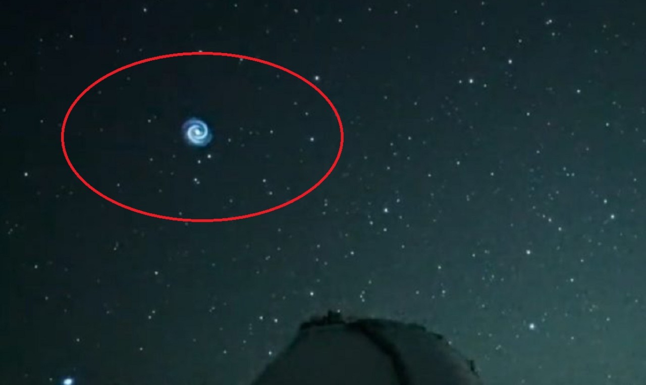 Hawaii'de uçan 'gizemli' bir cisim videoya yakalandı - VİDEO