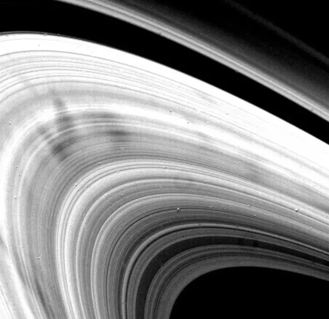 Satürn'ün halkalarında meydana gelen gizemli olay: Jant telleri