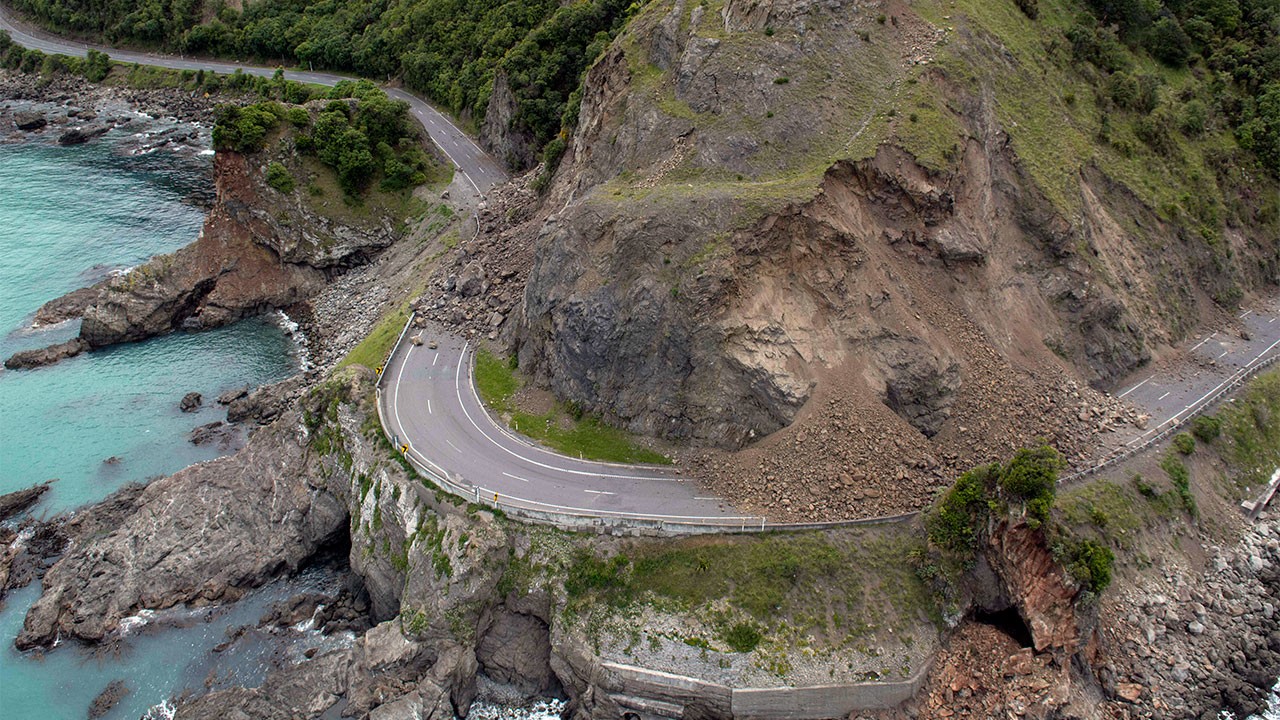 Yeni Zelanda'nın başı felaketten kurtulmuyor! İlk kasırga sonra deprem vurdu