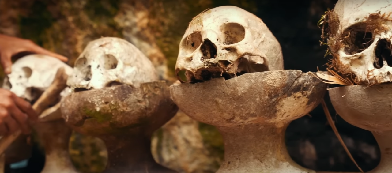 Ölüleri mezarlarından çıkaran kabileyle bir hafta geçirdi!