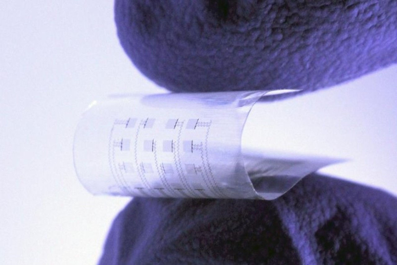 Kalp sağlığını izleyebilen ve işi bittiğinde vücutta çözülebilen bir implant geliştiriliyor!