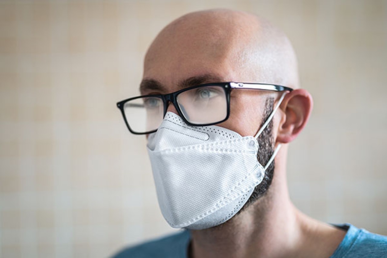 Gözlük kullanıyorsanız COVID-19'a yakalanma olasılığınız çok daha düşük!