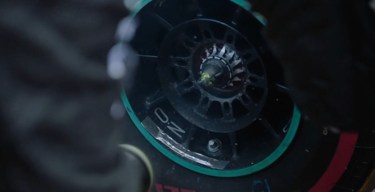 Mercedes'in bir önceki yarışta bir türlü çıkartılmayan lastiği hala çıkarılmamış durumda