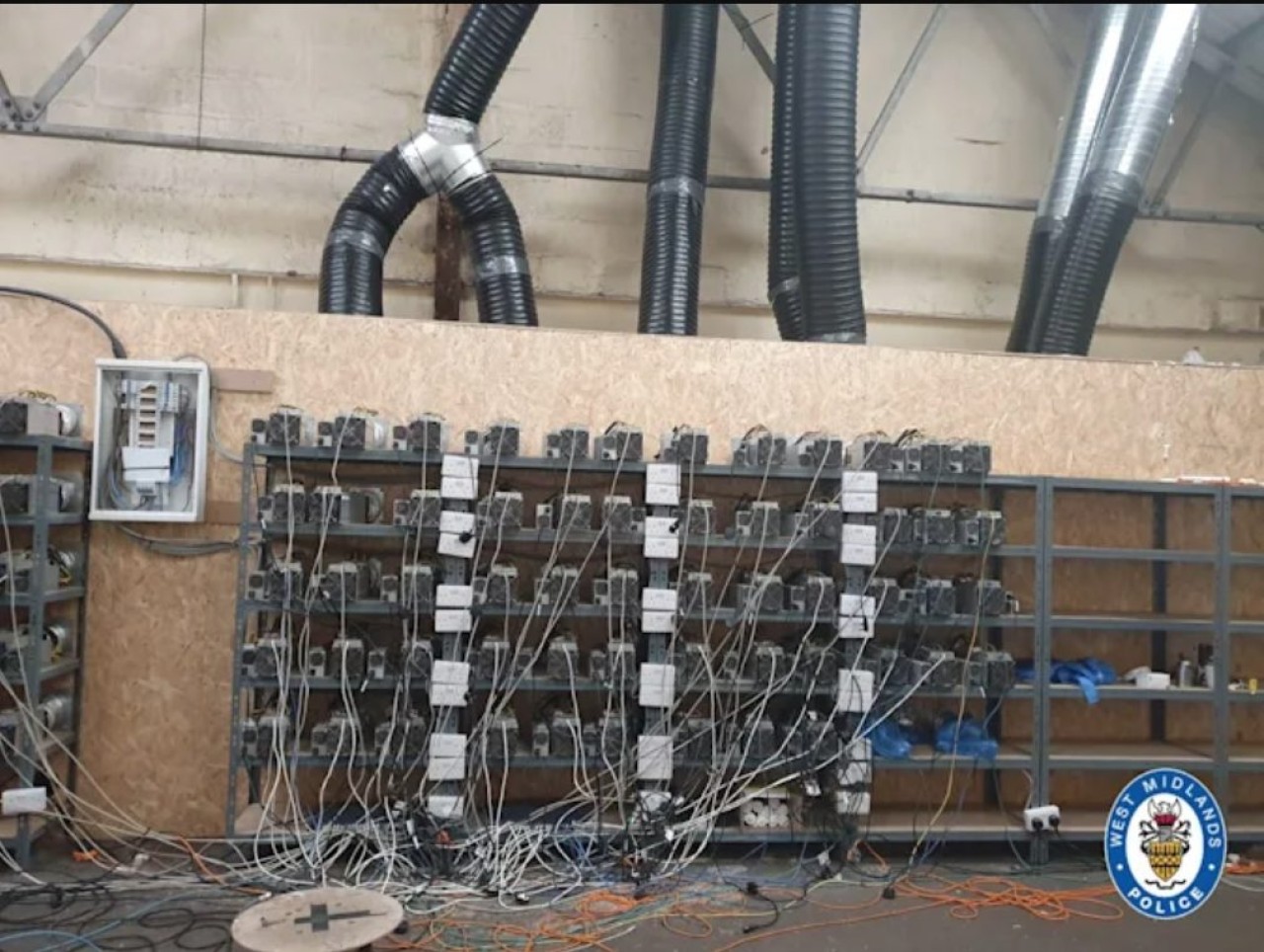 Uyuşturucu baskını diye gittiler,  Bitcoin madeni çıktı