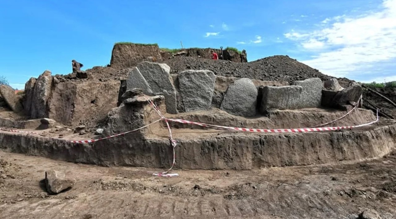Ukrayna’da 5 bin 500 yıllık höyük bulundu! 24 farklı mezar içeriyor...