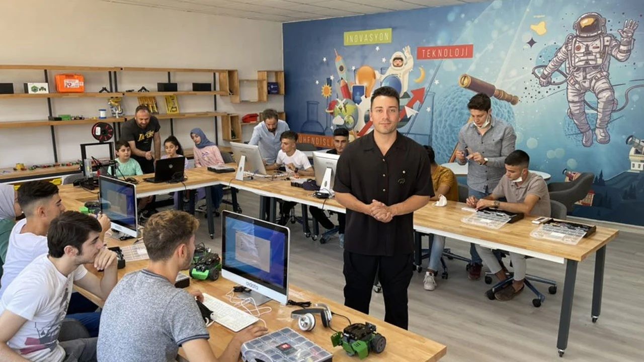 Ünlü YouTuber Enes Batur'dan alkışlanacak hareket