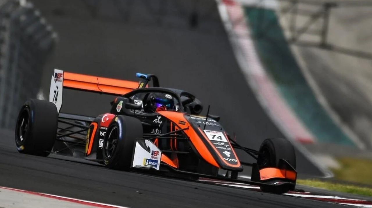 Euro Formula Open: Cem Bölükbaşı'dan ilk yarışında ilk galibiyet!