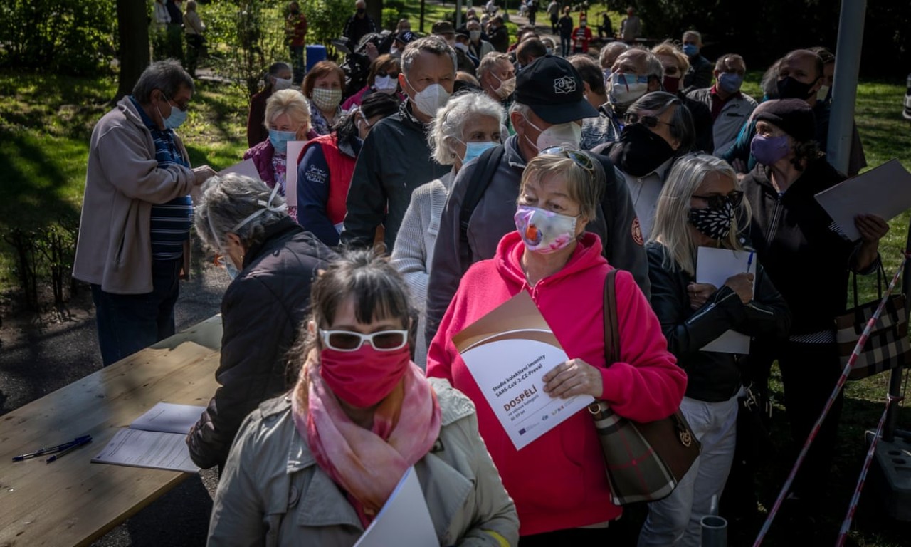 Çekya başbakanı: Aşı olanlara iPhone 12 ve birçok hediye vereceğiz