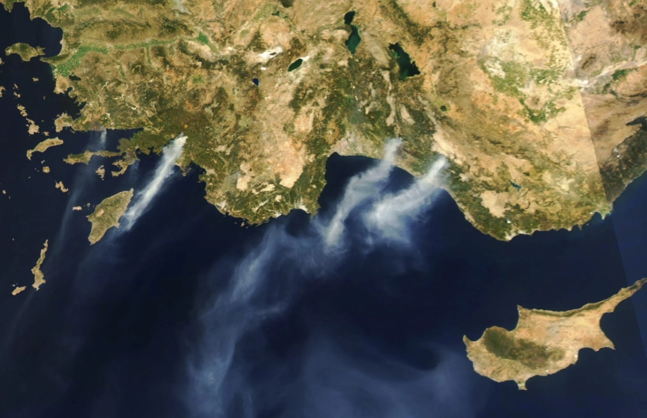 NASA,  Türkiye'deki yangınların uydudan çekilmiş görüntülerini paylaştı