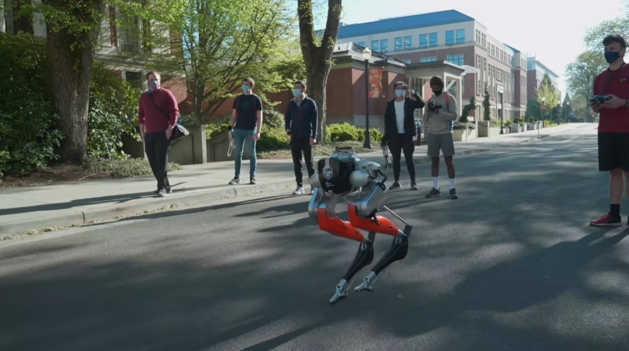 Karşınızda dünyanın ilk iki ayaklı koşabilen robotu