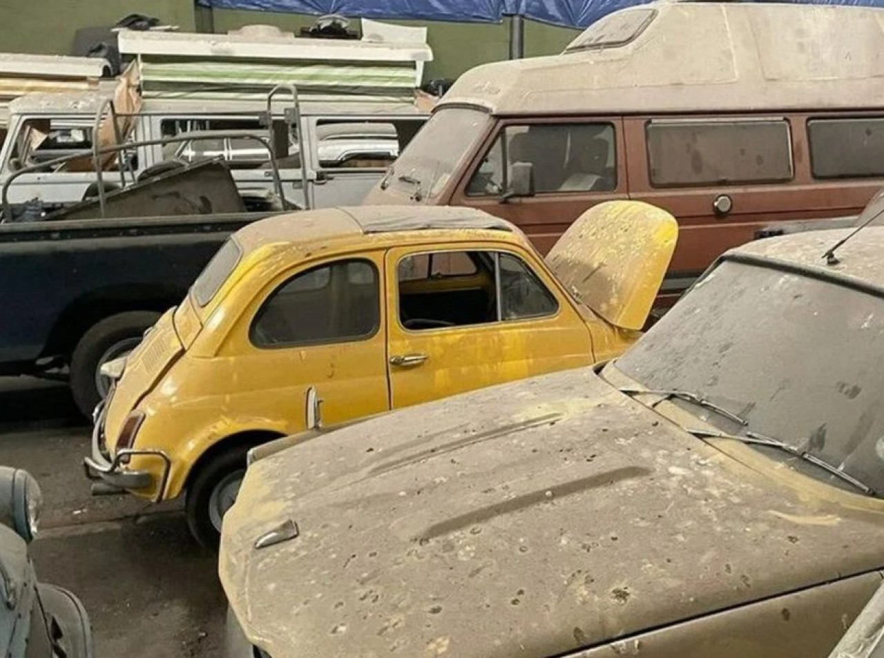 Bir ahırda 175 klasik araç bulundu! Açık artırmayla satılacaklar...