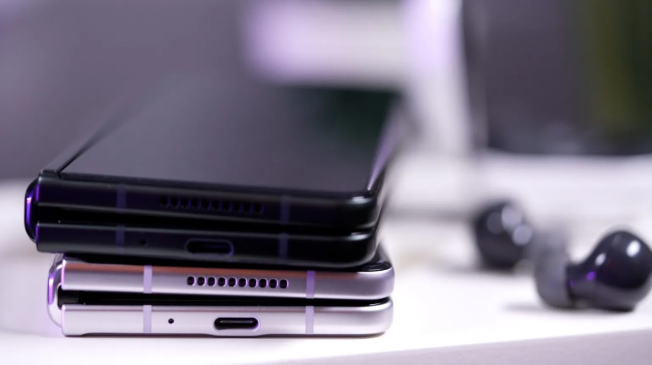 Samsung,  ekran altı kameralı ve katlanabilir Galaxy Z Fold3'ü tanıttı