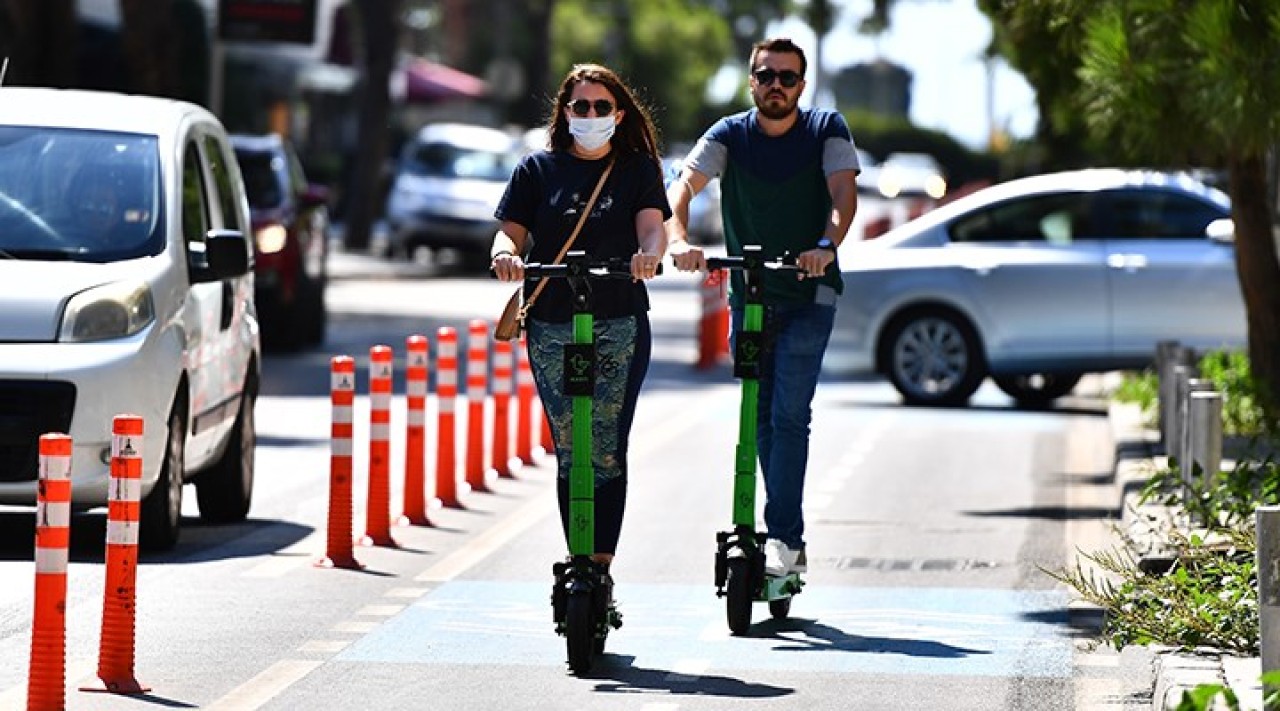 İstanbul'da e-scooter'lar için yaş,  hız ve park sınırı geldi!