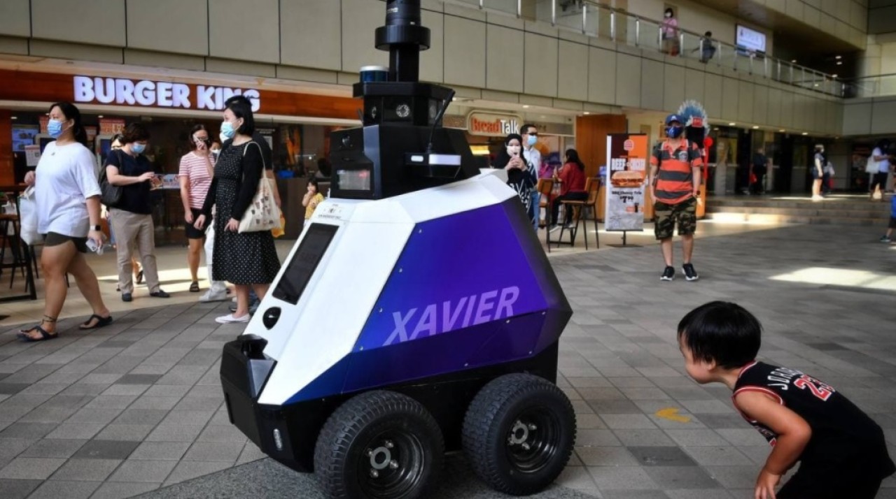 Singapur'un sokaklarından robotlar sorumlu olacak!