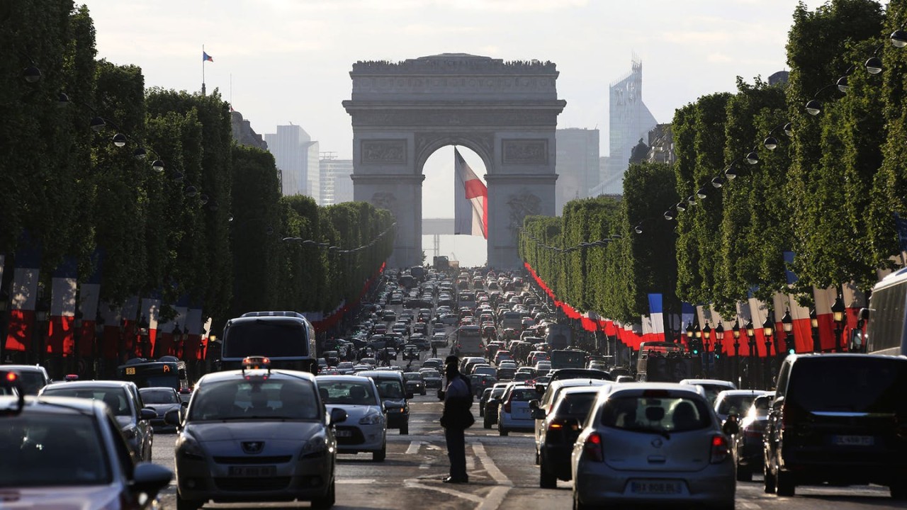 Paris'te hız sınırı 30 km/s'e düşürüldü! Koşsak daha hızlı gibi...