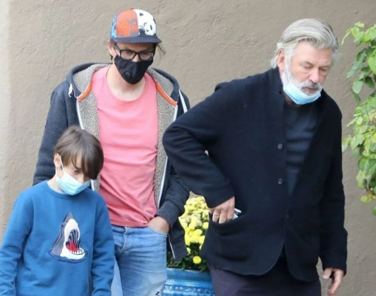 Alec Baldwin'in öldürdüğü görüntü yönetmeninin babası kimi suçladı?