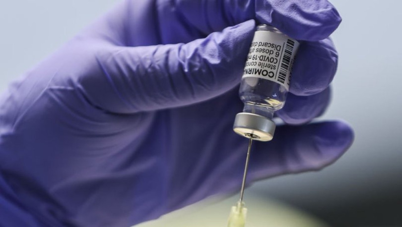 Omicron varyantı için ilaç şirketleri harekete geçti!