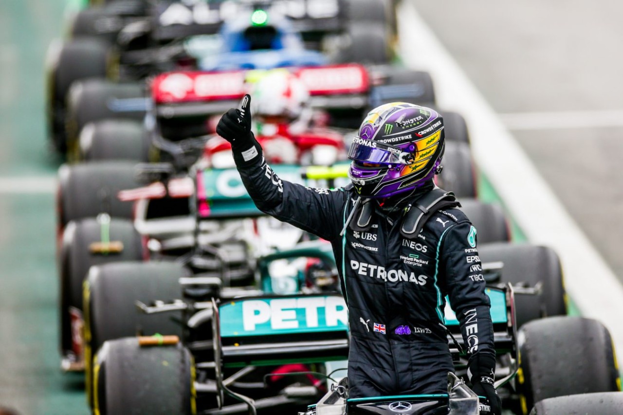 Sprint yarışını kazanan Bottas,  Brezilya'da pole pozisyonunda!