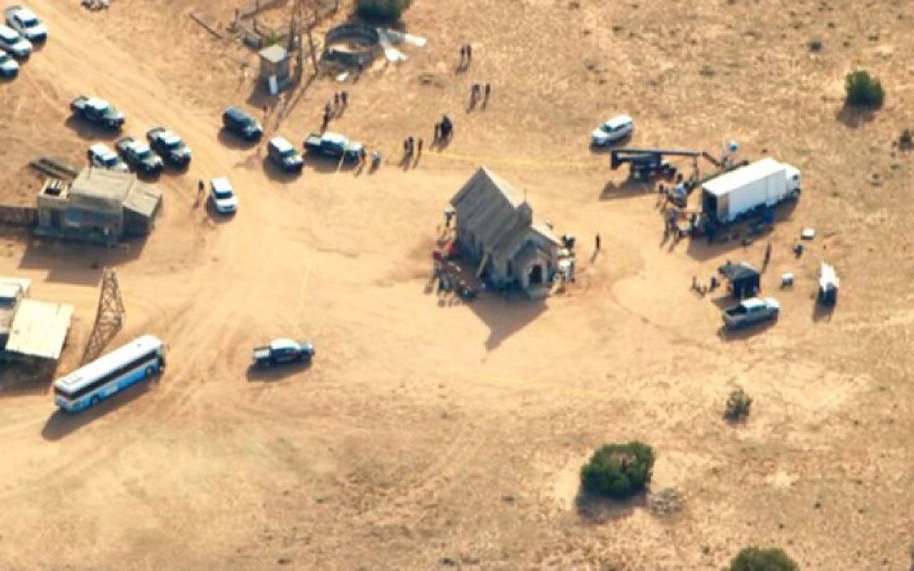 Lanetli film: Görüntü yönetmeninin öldürüldüğü sette bir olay daha!