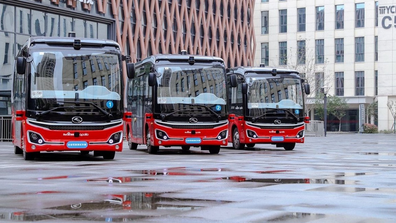 Çin'de sürücüsüz otobüs denemeleri başladı!