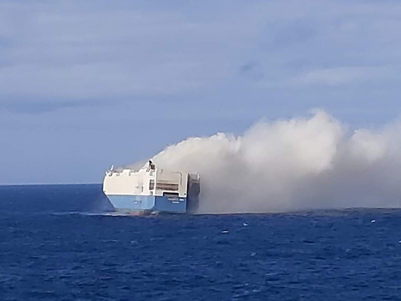 Porsche ve Volkswagen dolu kargo gemisi okyanusun ortasında alev aldı!