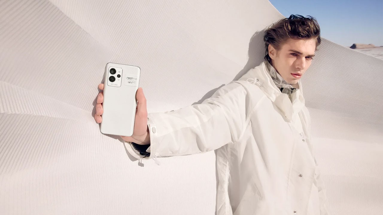 Dikkat çeken tasarımıyla Realme GT 2 Pro tanıtıldı!