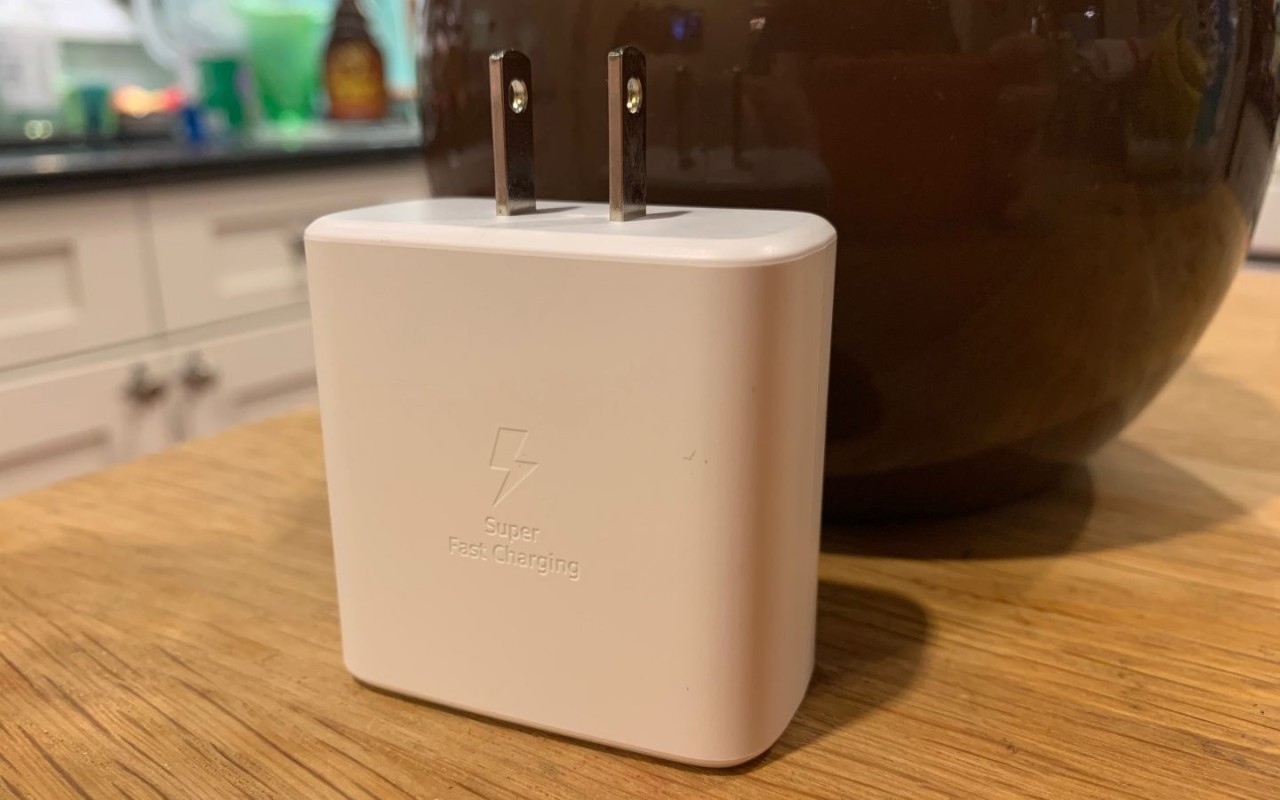 Samsung da Apple'ın yolunda: Hiçbir modelde şarj adaptörü olmayacak