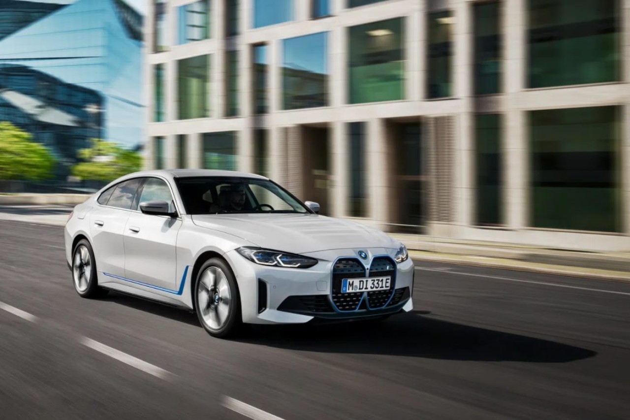 Hayal kurmak bedava: Elektrikli BMW i4'ün Türkiye fiyatı belli oldu