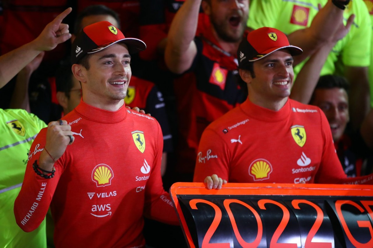 Yıllardır özlenen Ferrari geri döndü: Leclerc zirveyi kaptırmadı