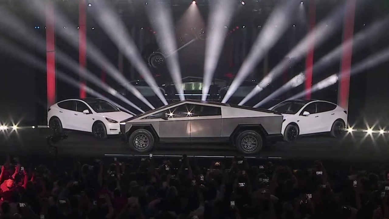 Tesla,  elektrikli kamyoneti Cybertruck için tarih verdi