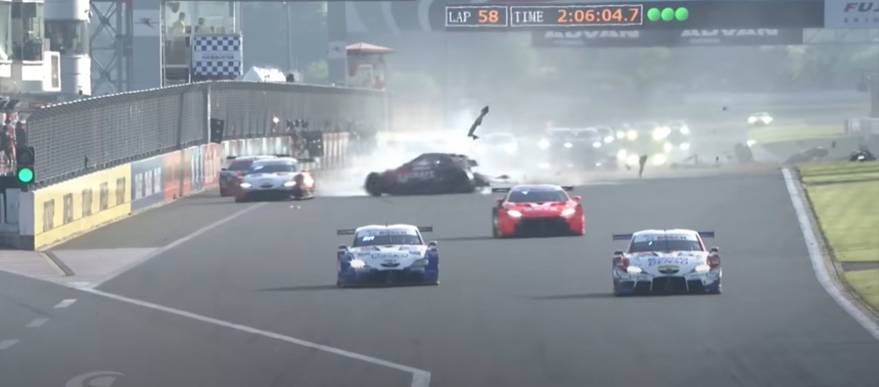 Fuji pistinde korkunç kaza! Yürekler ağza geldi - VİDEO