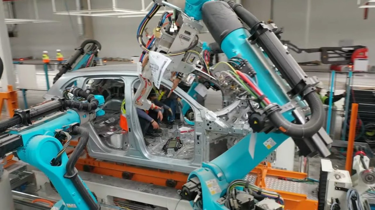 TOGG fabrikasında ilk araç gövdesi üretildi - VİDEO