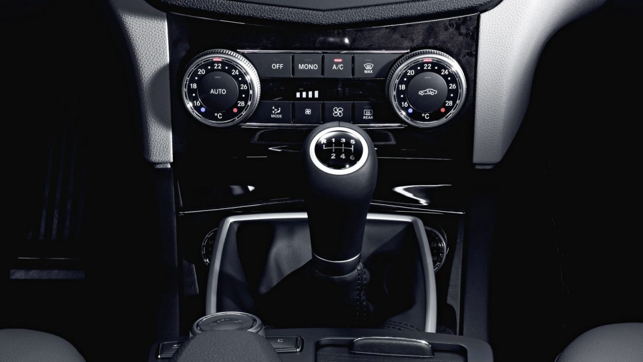 Mercedes artık manuel vitesli araç üretmeyecek!