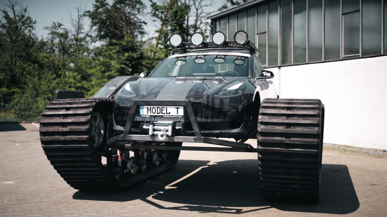 Tesla Model 3'ü bir tanka dönüştürdüler: Model T - VİDEO