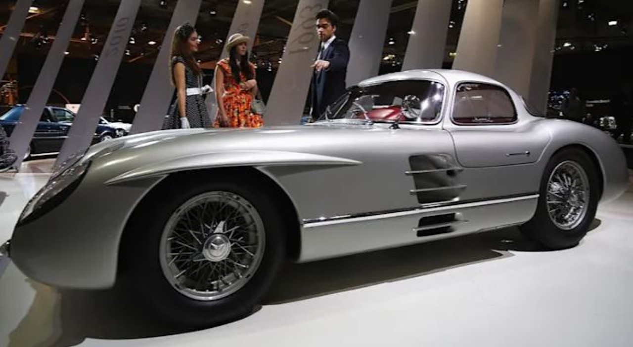 Dünyanın en pahalı otomobil ünvanı el değiştirdi: Tam 135 milyon euro'ya satıldı!