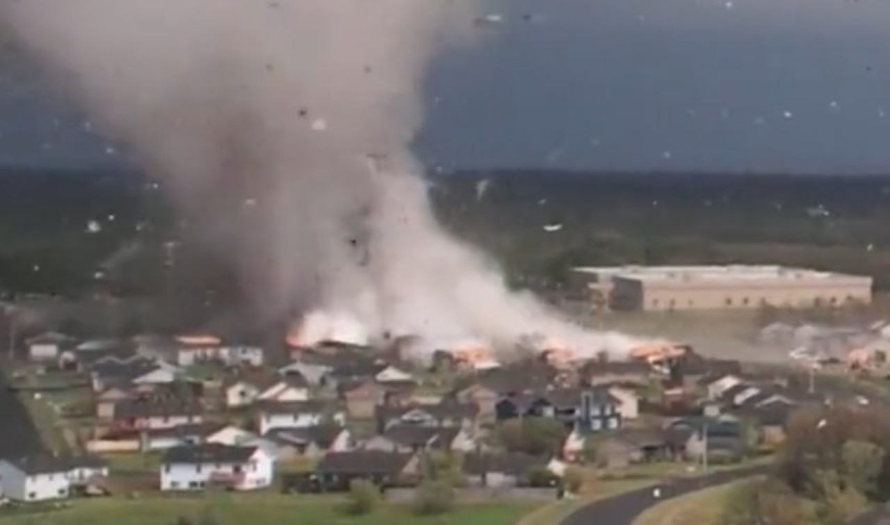ABD'de kasırga felaketi! Kasabayı böyle yok etti - VİDEO
